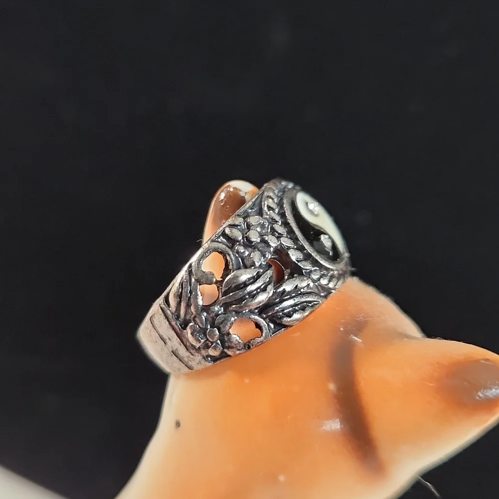 Yin Yang rhinestones ring Size 7.5 Vintage 90s